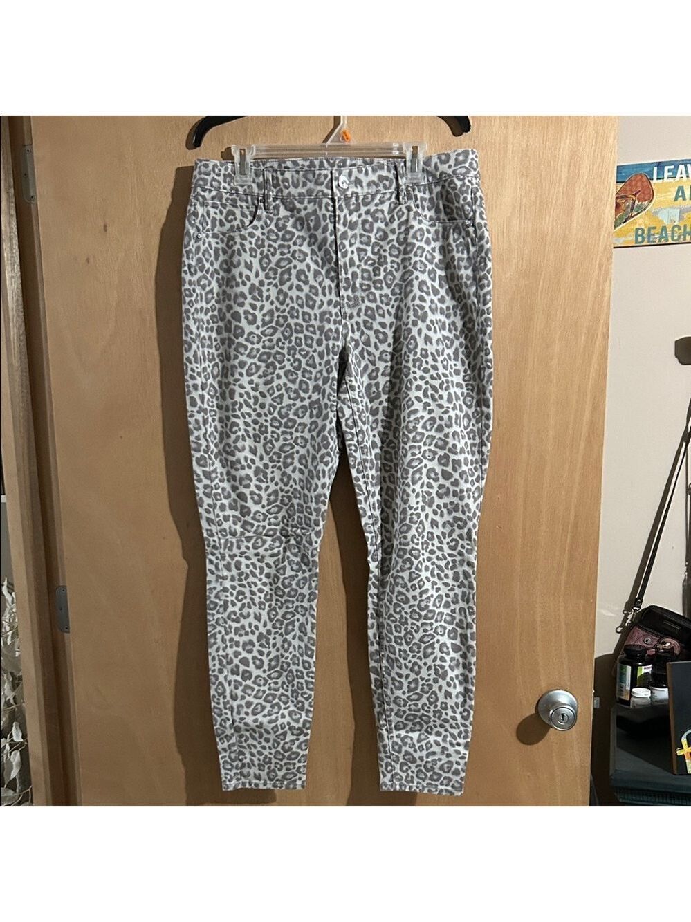 White House Black Market Gray Leopard Print Pants